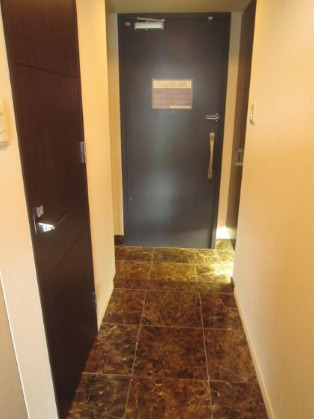 玄関　※別部屋の参考写真です。