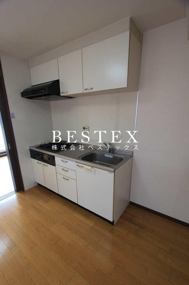 キッチン　※同タイプ・別部屋の参考写真です。