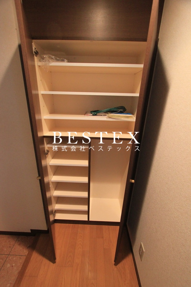 玄関　※同タイプ・別部屋の参考写真です。