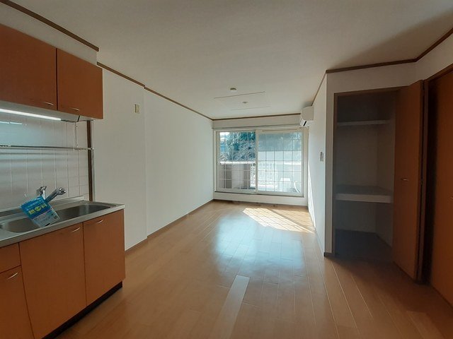 居室・リビング　こちらのリビングで趣味の時間をお楽しみください