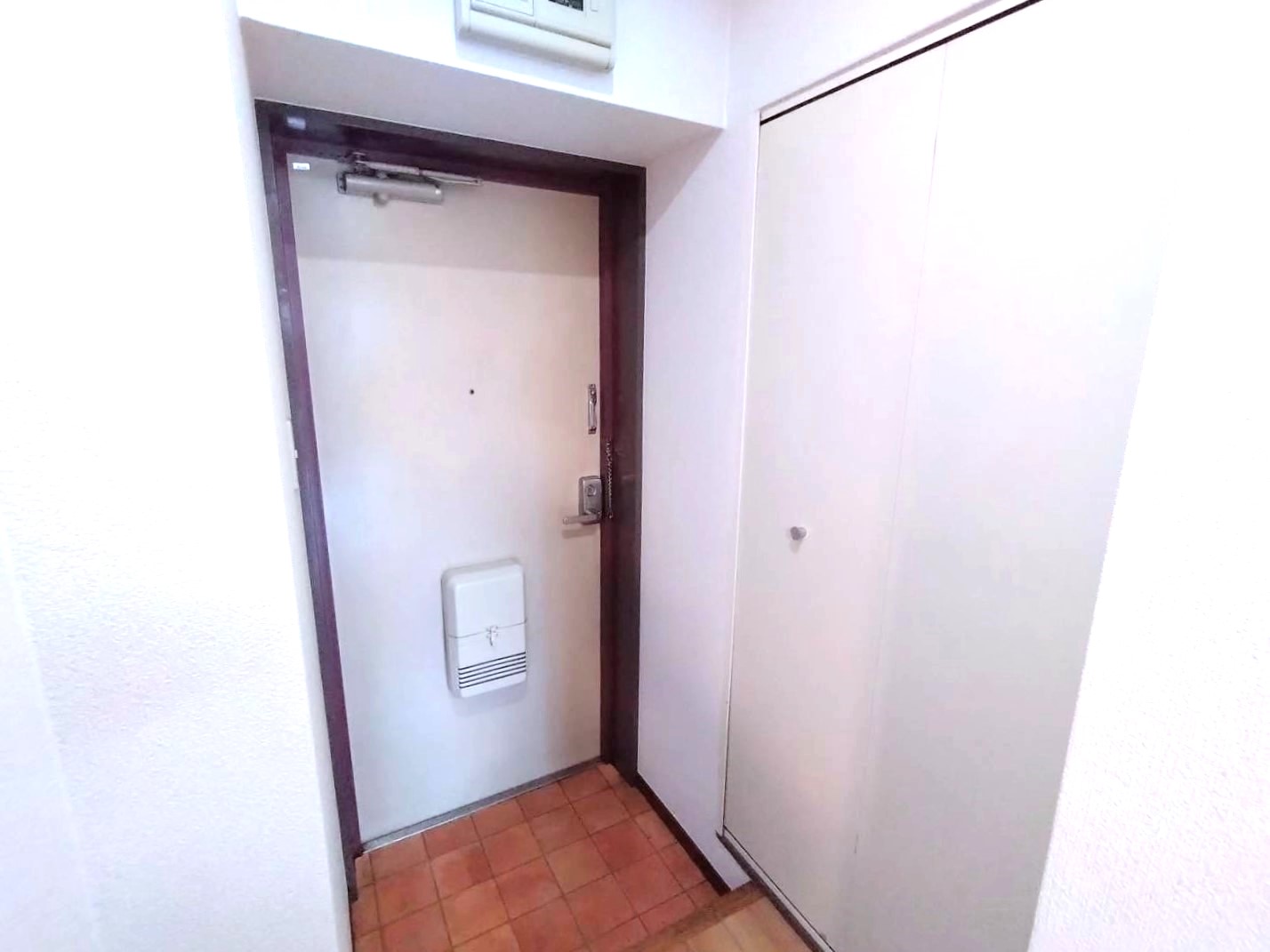 玄関　＊イメージです