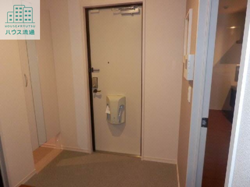 玄関　※別号室の写真になります。