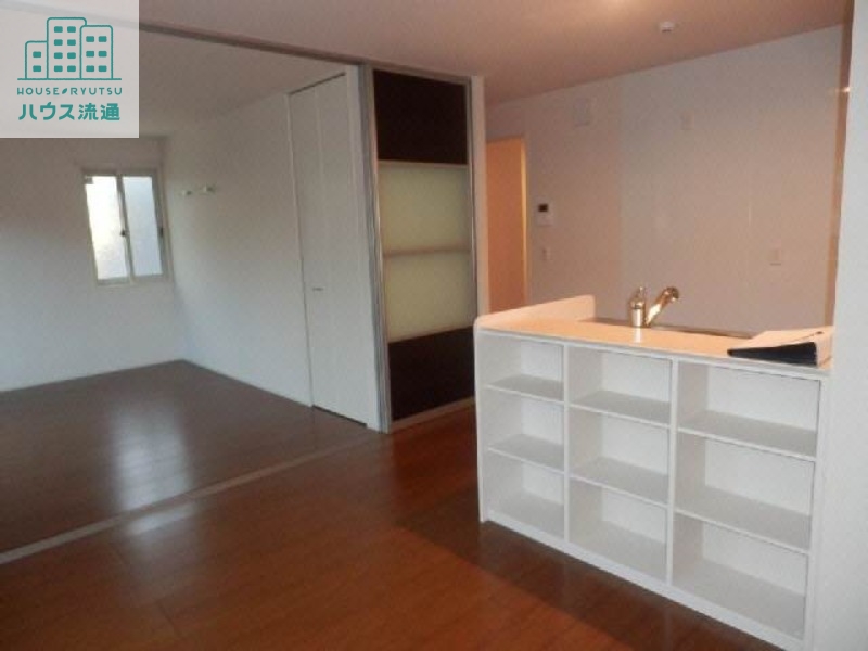 居室・リビング　※別号室の写真になります。