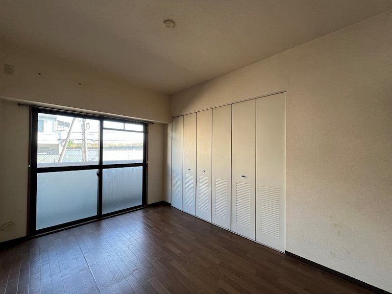 その他部屋・スペース　ベランダ側洋室6.3帖