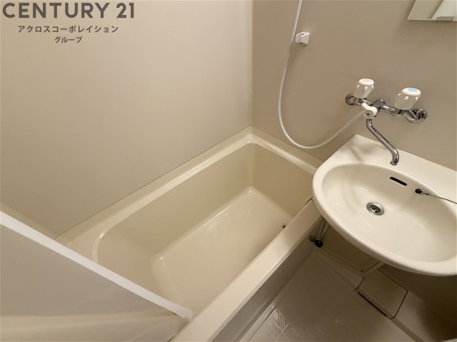 バス・シャワールーム　シンプルで機能的なユニットバスです♪