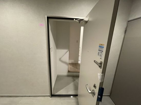 玄関　玄関ドア