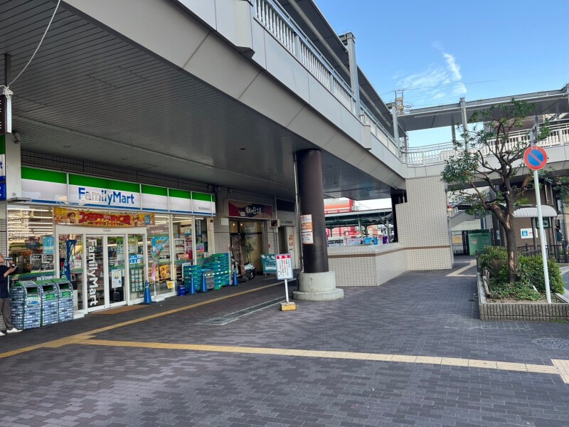 コンビニ　ファミリーマート 堺北野田駅前店（コンビニ）まで373m