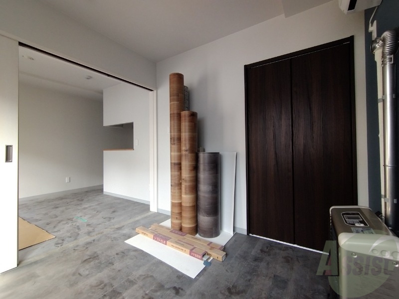 その他部屋・スペース　戸を閉めるとリビングと区切られた寝室にすることができますよ。