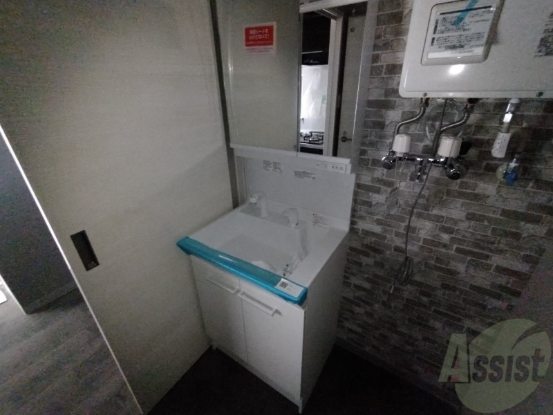 洗面設備　シャンプードレッサー。身支度はここでばっちりですね。