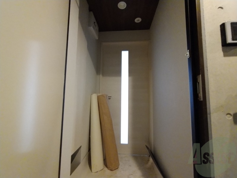 玄関　玄関です。すぐ広いリビングにつながっています。