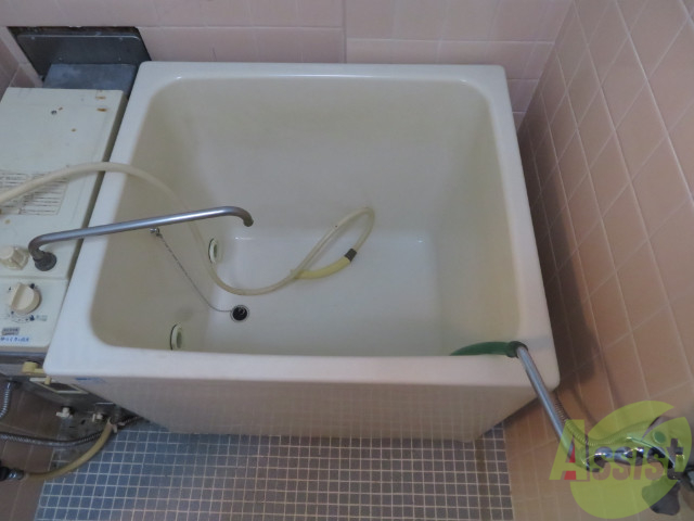 バス・シャワールーム　バスルームは、シンプルで使い勝手良さそうですね。