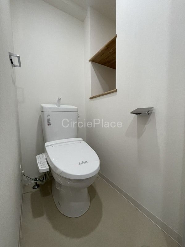 トイレ　温水洗浄便座