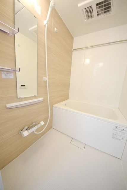 バス・シャワールーム　★広々としたバスルームです★※別部屋参考画像