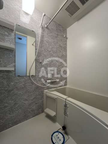 バス・シャワールーム　La Douceur新大阪　浴室