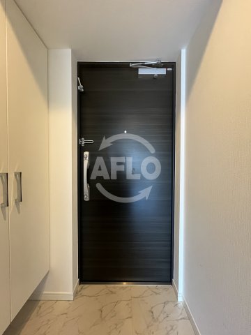 玄関　La Douceur新大阪　玄関