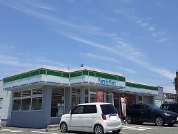 コンビニ　ファミリーマート鶴羽田店（コンビニ）まで2500m