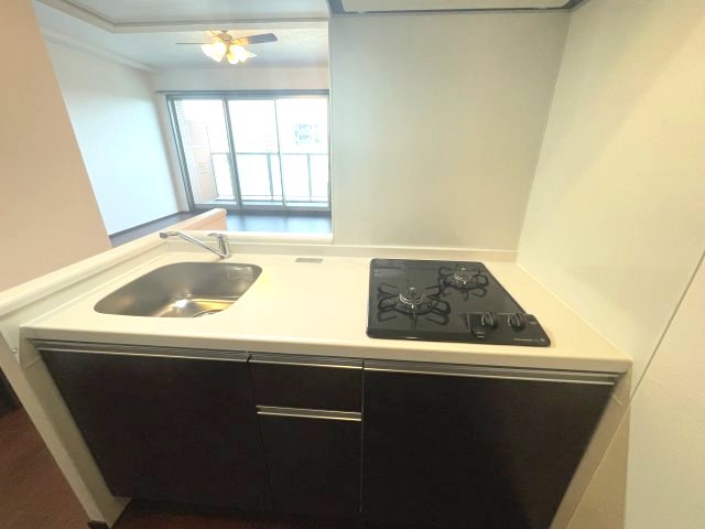 キッチン　イメージとして同建物他部屋を表示しています