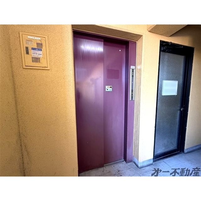 ロビー　エレベーター