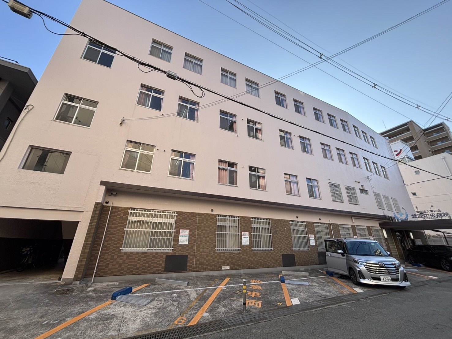 病院　医療法人華之会箕面中央病院（病院）まで296m