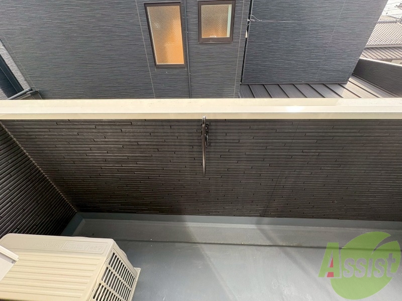 バルコニー　バルコニーに物干しがあるので洗濯物が干せます。