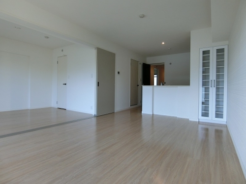 居室・リビング　別部屋参考画像。現況優先です。