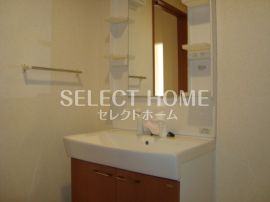 洗面設備　独立洗面化粧台が付いています