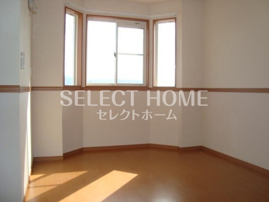 その他部屋・スペース　落ち着いた色調の寝室です