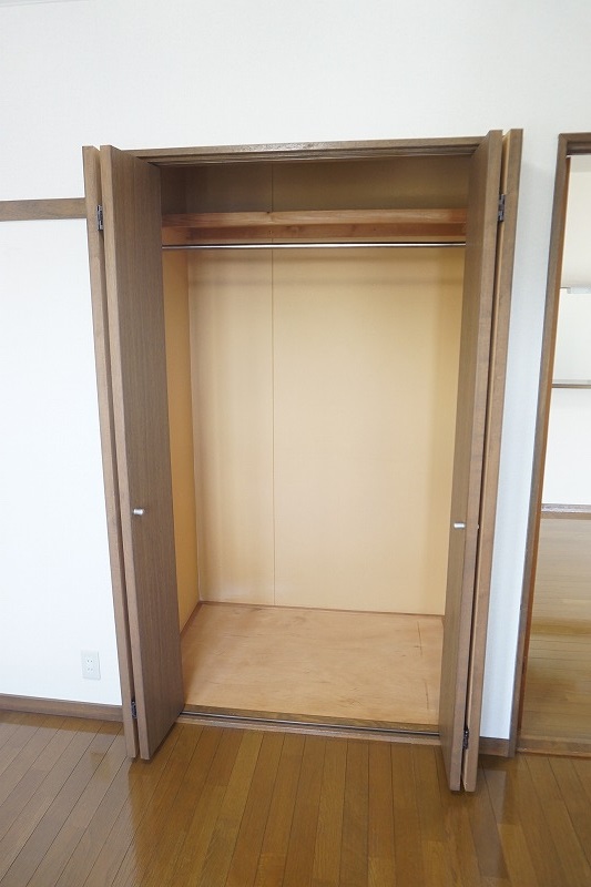 収納　洋室は２部屋ともこの大きさのクローゼットが付いています♪ 別