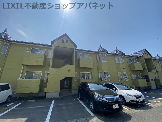 建物外観　黄色の可愛らしい外装です♪
