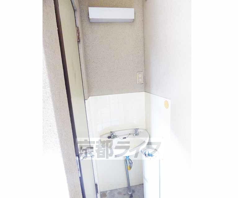 洗面設備　バス、トイレ、洗面所はバルコニーにあります。