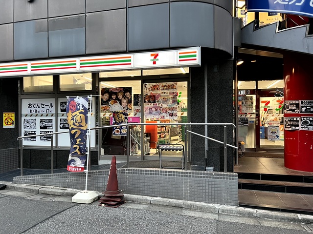 コンビニ　セブンイレブン北区駒込駅東口店（コンビニ）まで184m