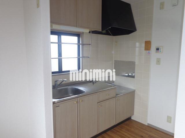 キッチン　換気がしやすいキッチンスペースです