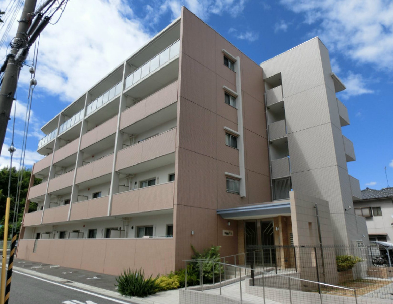 建物外観　築浅鉄筋コンクリートマンション！高級感を感じるマンションで家
