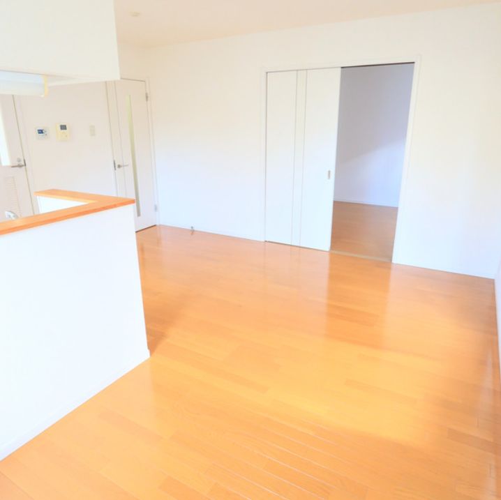 居室・リビング　別号室参考写真です。