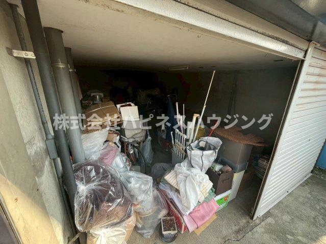 駐車場　残置物撤去中