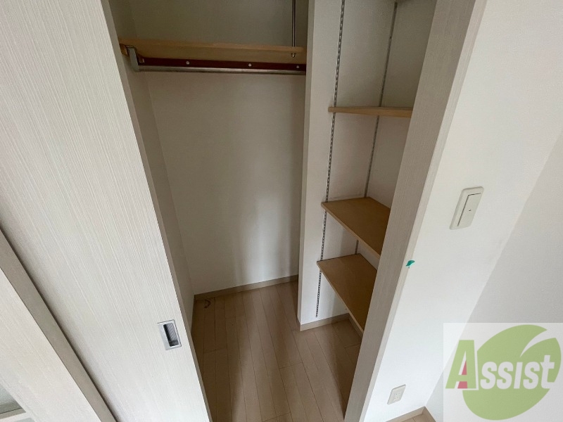 収納　寝室の収納です。部屋がすっきり片付きます。