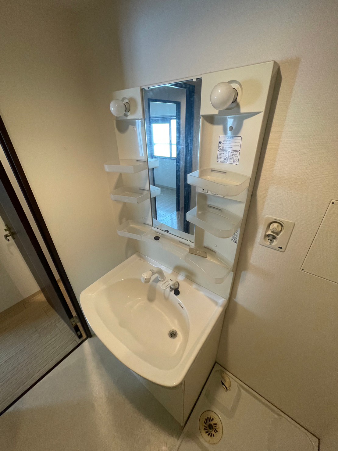 洗面設備　オシャレな洗面所です