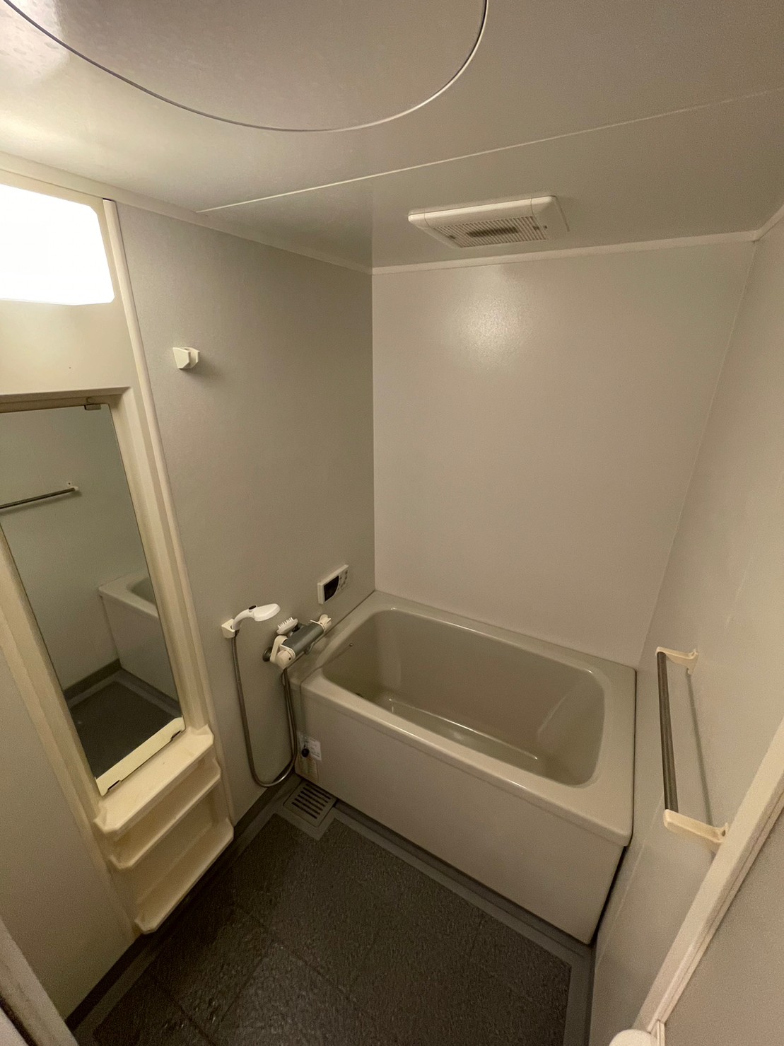 バス・シャワールーム　綺麗な浴室です