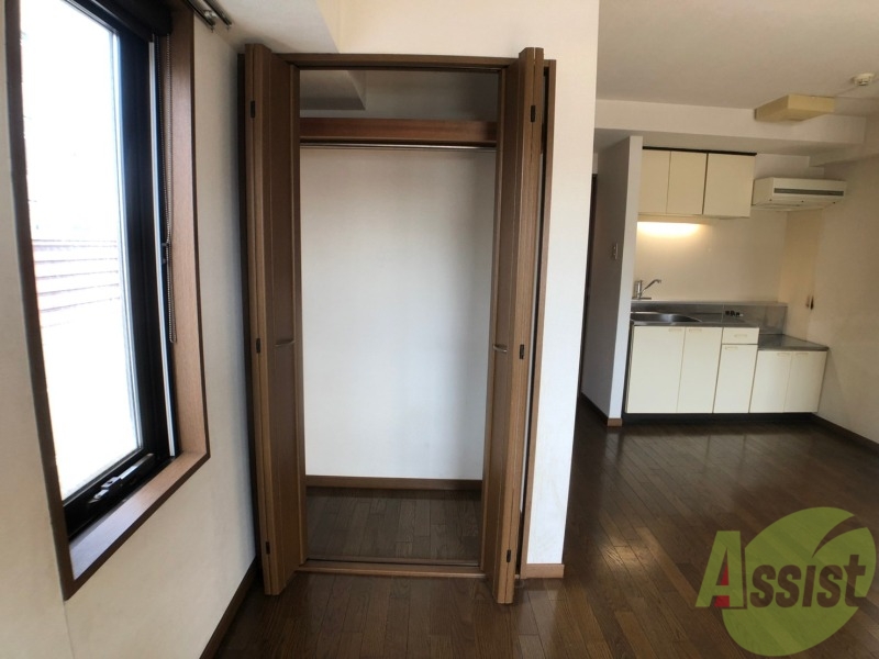 収納　クローゼットを開けてみました。お洋服が沢山しまえそう！