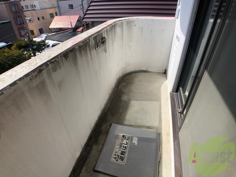 バルコニー　バルコニーは幅があり、広い印象を受けました。