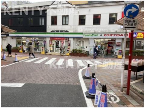 コンビニ　ファミリーマート 蒲田南口駅前店（コンビニ）まで82m