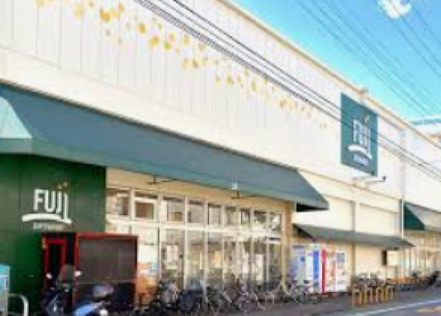 スーパー　Fuji羽田店（スーパー）まで220m