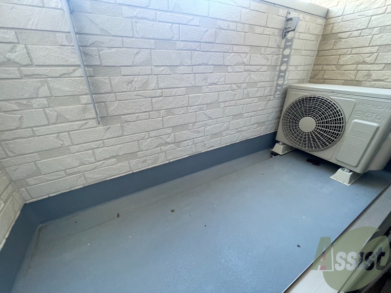 バルコニー　バルコニーは広く、洗濯物も干せてバッチリですね。