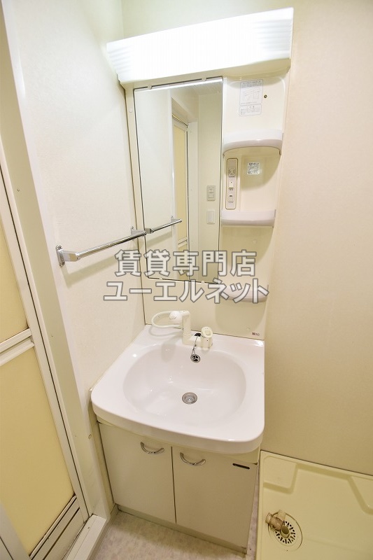 洗面設備　シャワー付洗面台