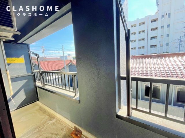 バルコニー　同物件の別部屋になります。