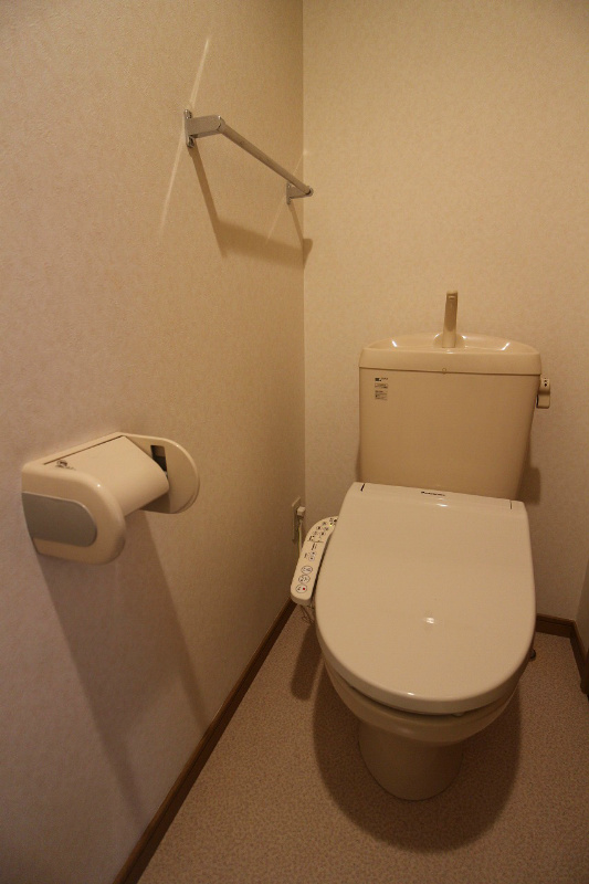 トイレ　温水洗浄便座付♪