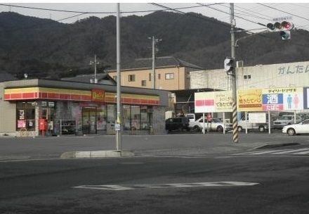 コンビニ　デイリーヤマザキ（コンビニ）まで500m