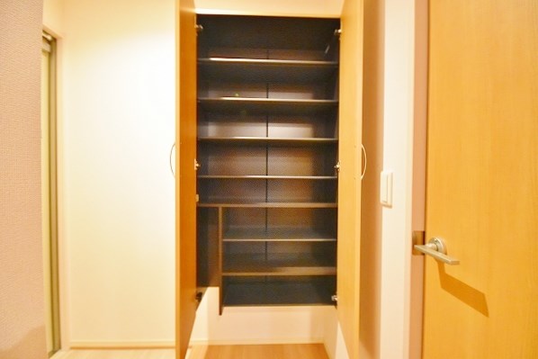 エントランス　★トールタイプシューズＢＯＸなので棚を外せばブーツも置けます