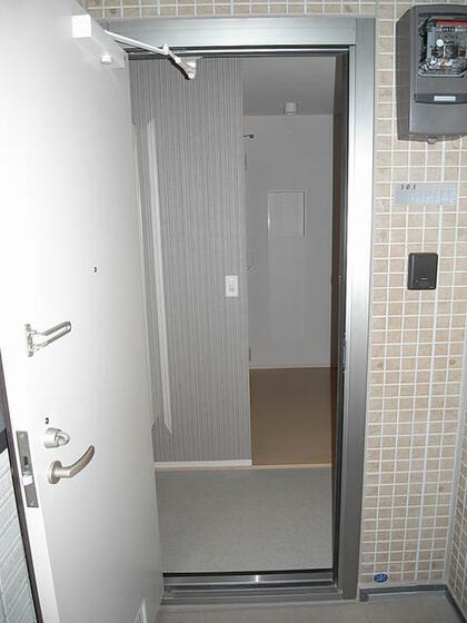 玄関　※別部屋参考写真