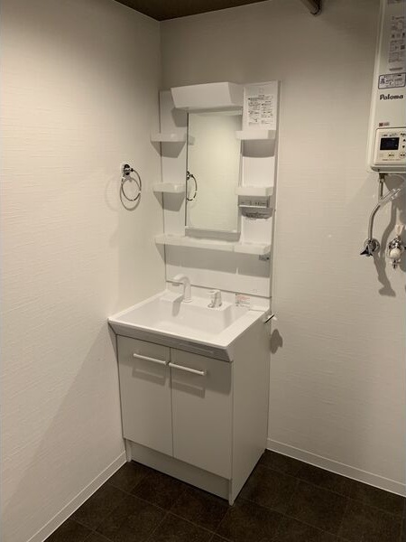 洗面設備　朝の身支度に便利な洗面台です♪